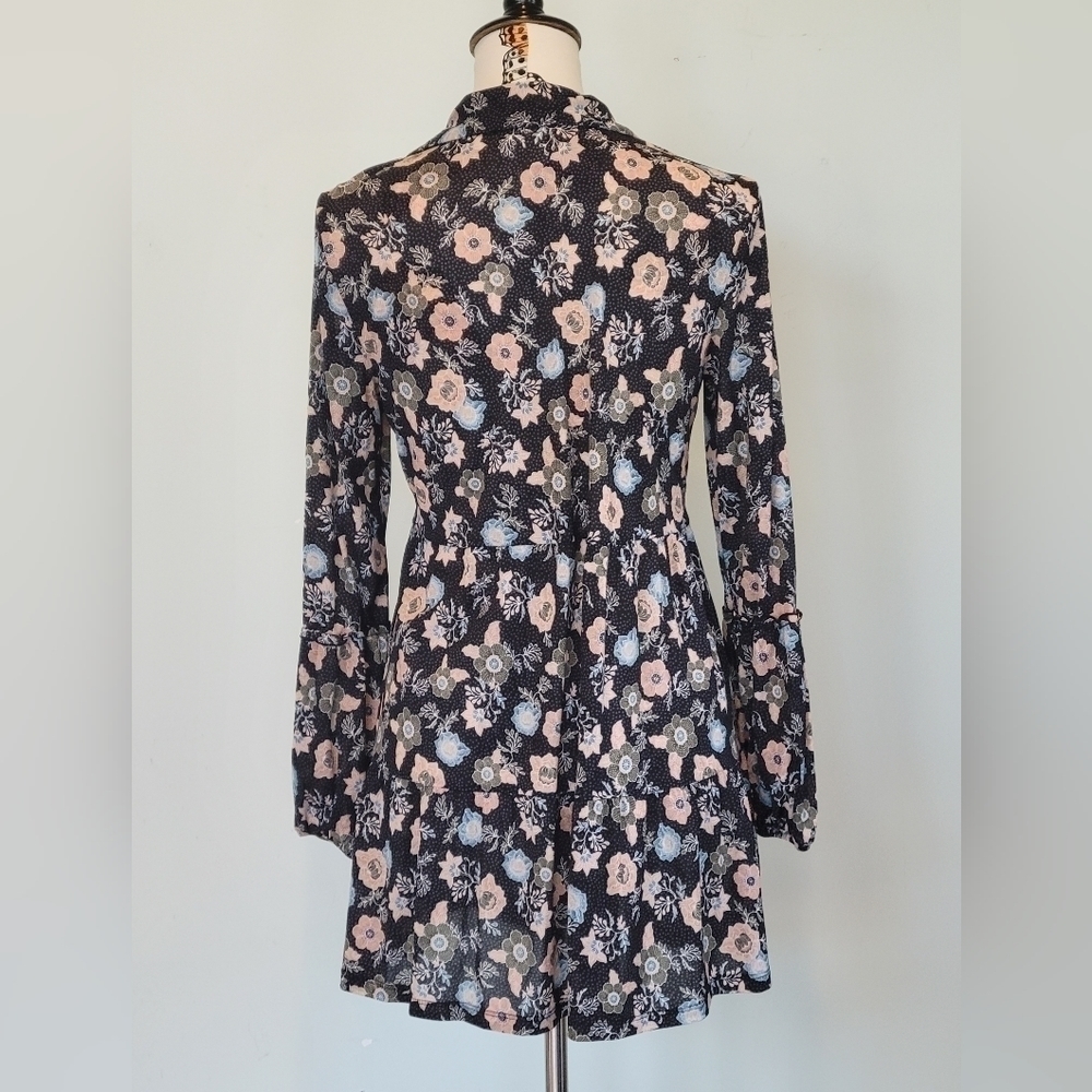 STYLE & CO long sleeved button down shirt. Long lenth Size is Medium. - Picture 3 of 7